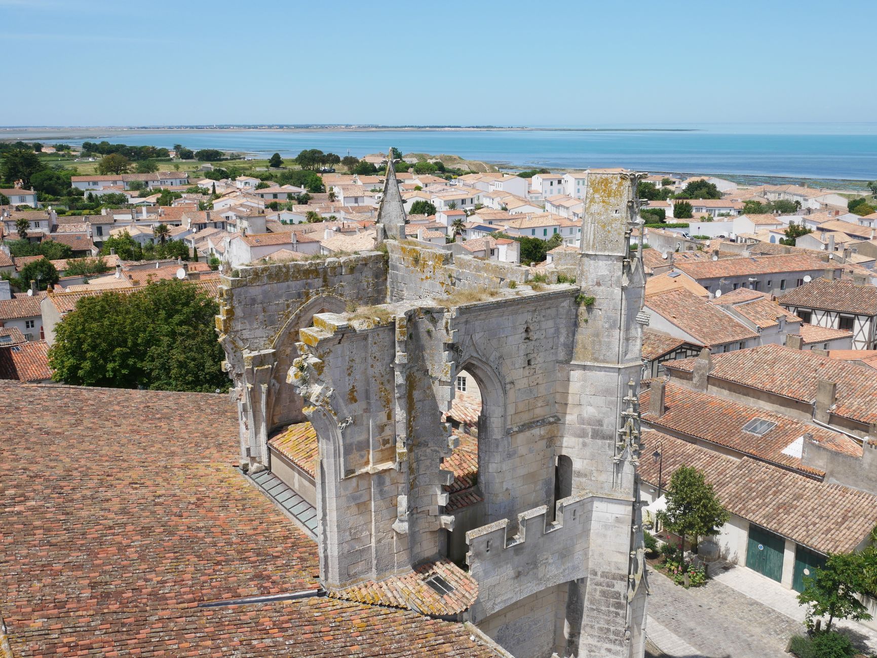 Bâchage de toiture équipe à Montauban